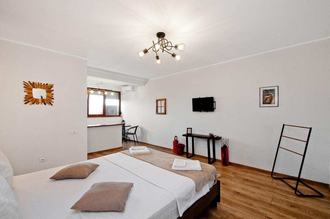 Wood&Steel Apartment Galati  Luaran gambar