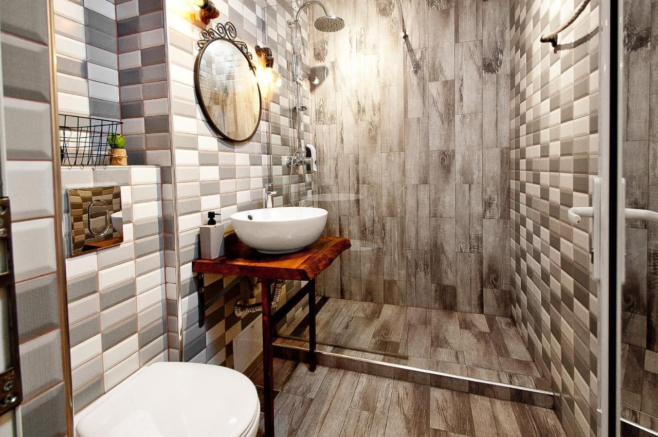 Wood&Steel Apartment Galati  Luaran gambar