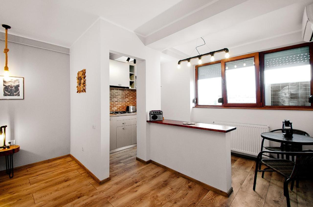 Wood&Steel Apartment Galati  Luaran gambar