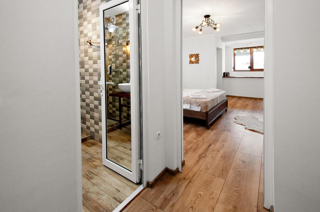 Wood&Steel Apartment Galati  Luaran gambar