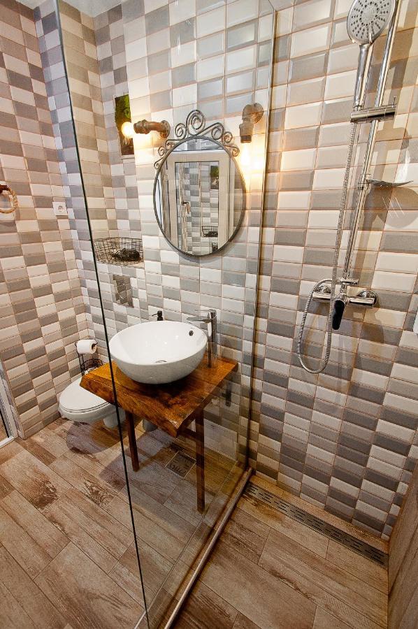Wood&Steel Apartment Galati  Luaran gambar