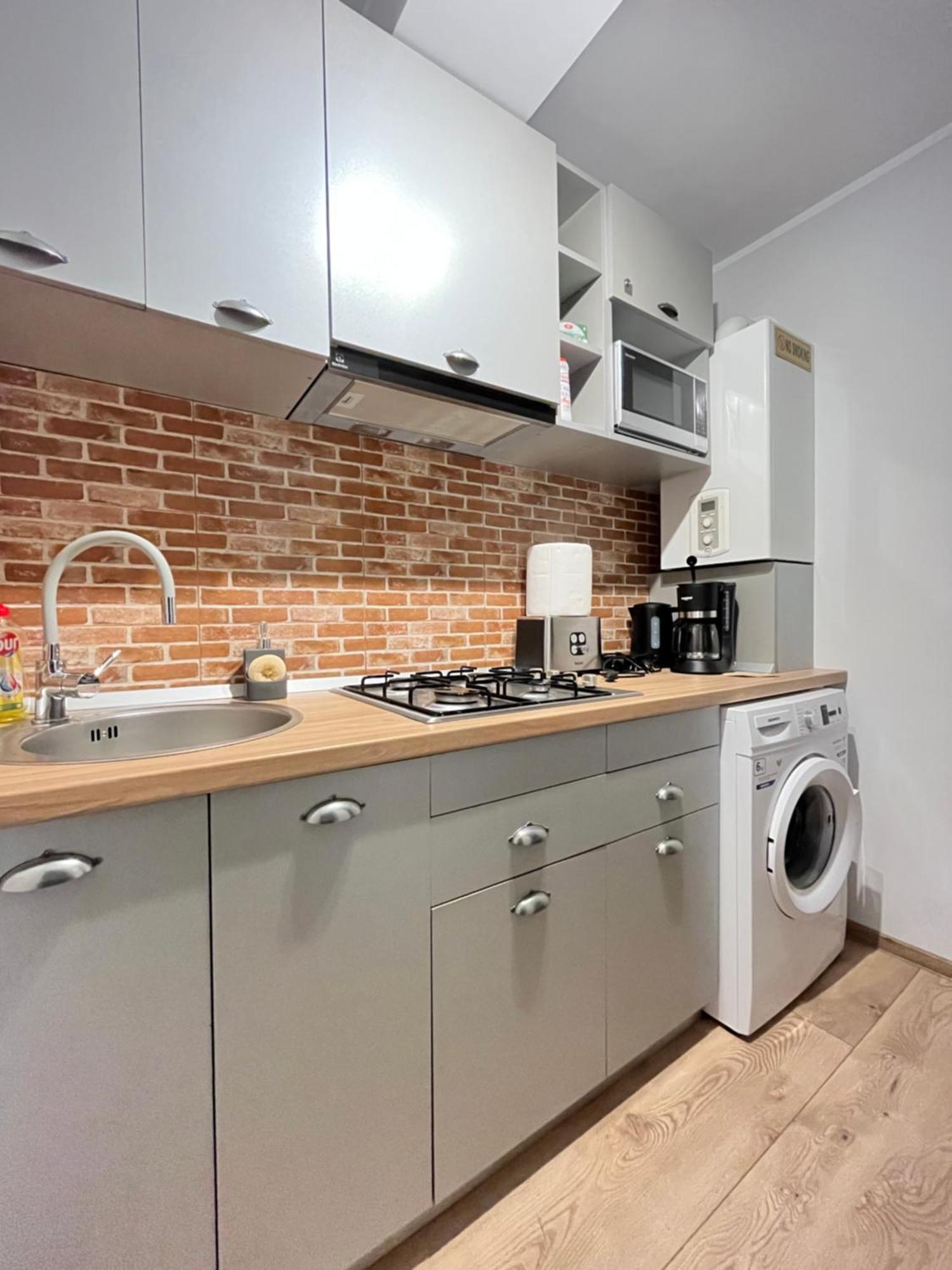 Wood&Steel Apartment Galati  Luaran gambar